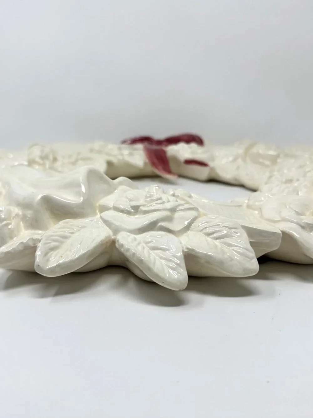 Vintage Scioto 1994 Ceramic Christmas Wreath Wall Hanging Angels Red Bow